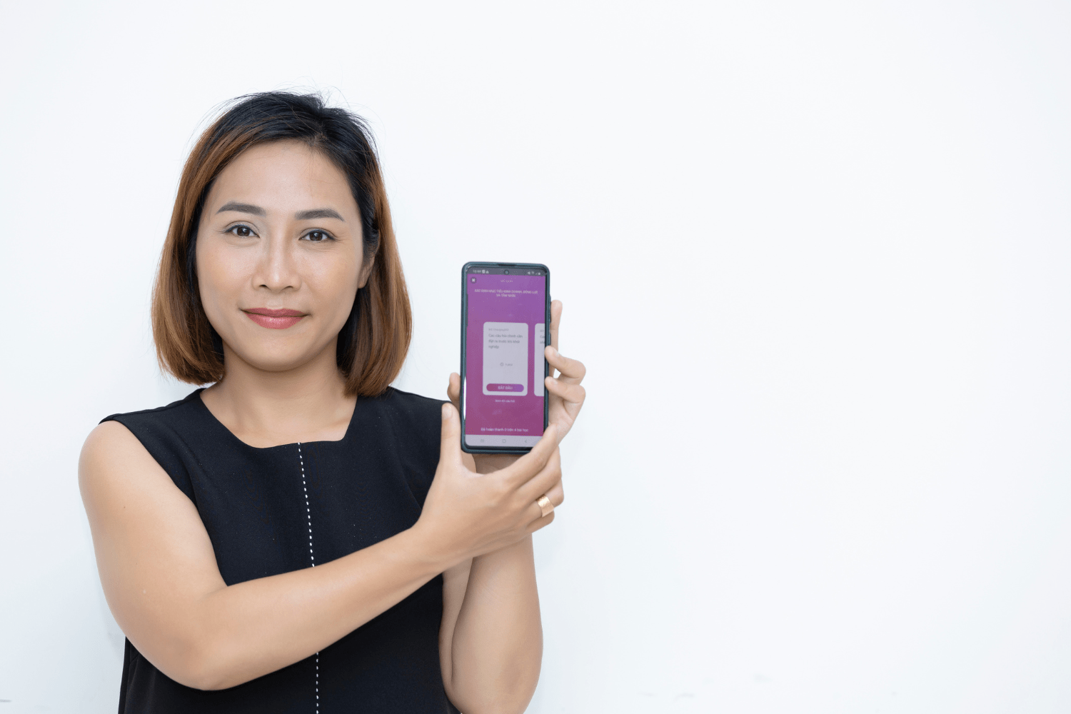Van Pham holds up the HerVenture app